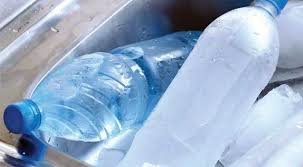 آب معدنی یخ زده را به هیچ وجه ننوشید