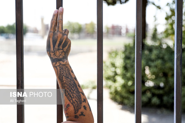 عکس تزئینی است دو پسرجوان، پژو را با ۲زن سرنشین ربودند