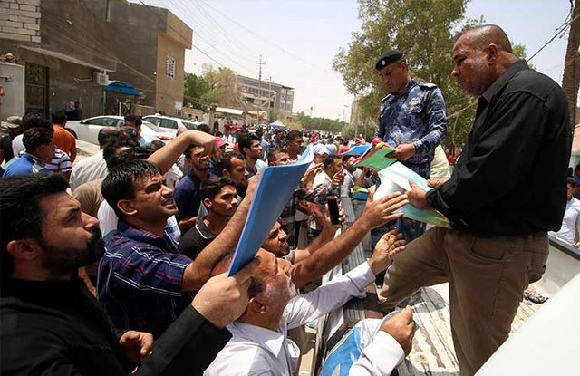 مهلت ۷۲ ساعته تظاهرکنندگان عراقی به دولت و ارائه ۱۲ خواسته به آیت‌الله سیستانی