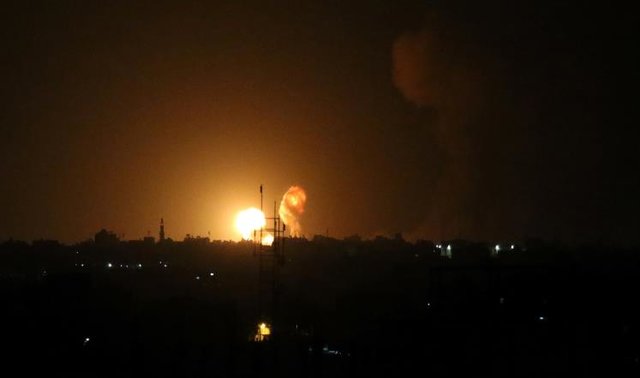 زخمی شدن ۸ فلسطینی در پی حملات هوایی رژیم صهیونیستی به غزه