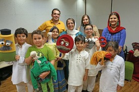 «انگار او همه موجودات این عالم را عروسک می‌بیند»