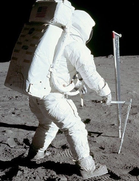 چرا ردپای فضانورد آمریکایی در ماه با کف کفشش مطابقت ندارد؟ (+عکس)