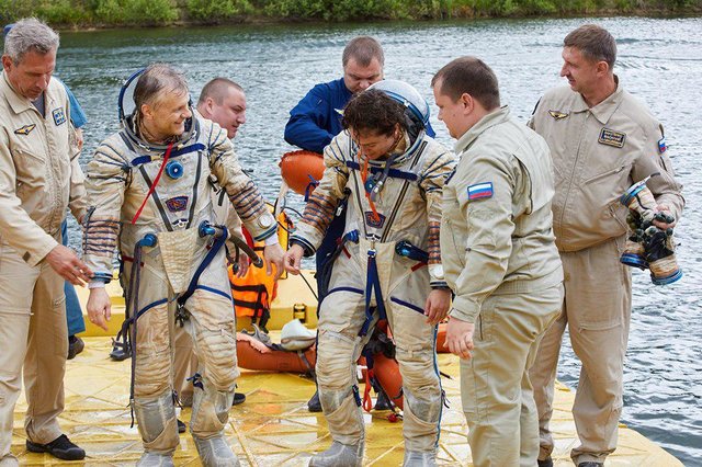آموزش "آبکی" فضانوردان سایوز! + تصاویر