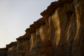 «دره ستارگان» و پدیده‌هایى شگفت آور از فرسایش سنگ‌هاى رسوبى زمین است که یکی از مکان‌های بسیار دیدنى شهر قشم به حساب می‌آید و مشابه این اشکال زمین شناسى را می توان فقط در کشور آمریکا مشاهده کرد.