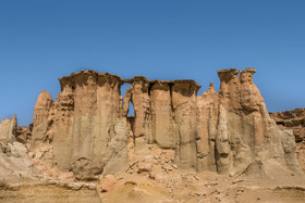  از جمله بخش های دیگری که در «دره ستارگان» قابل مشاهده است می‌توان به  مخروط‌هاى نوک تیز، ستون‌ها و ستونک‌هاى فرسایشى، آرک‌ها و تیغه‌ها و دیواره‌هاى نوارى اشاره کرد.