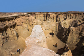  از نظر علمی «دره ستارگان» بر اثر فرسایش آب‌های سطحی، بارش‌های رگباری فصلی و طوفان‌ها در طول گذر زمان به وجود آمده است و باعث به وجود آمدن شکل‌های جالب در کوه‌ها و سنگ‌های این منطقه شده است.