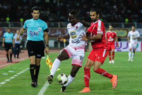 هفته اول لیگ برتر دیدار تیم های  پدیده مشهد  و پرسپولیس تهران در ورزشگاه امام رضا (ع)