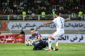 هفته اول لیگ برتر دیدار تیم های پدیده مشهد  و پرسپولیس تهران در ورزشگاه امام رضا (ع)