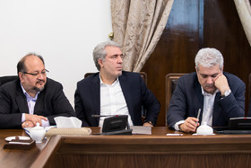 از راست سورنا ستاری، مونسان و محمد شریعتمداری در جلسه ستاد فرماندهی اقتصاد مقاومتی 