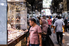 زوج‌های جوان در بازار مشهد به جای طلا، حلقه نقره خریداری می‌کنند