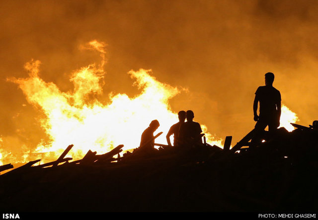 آتش‌سوزی گسترده در نخلستان‌های «خنافره» شادگان