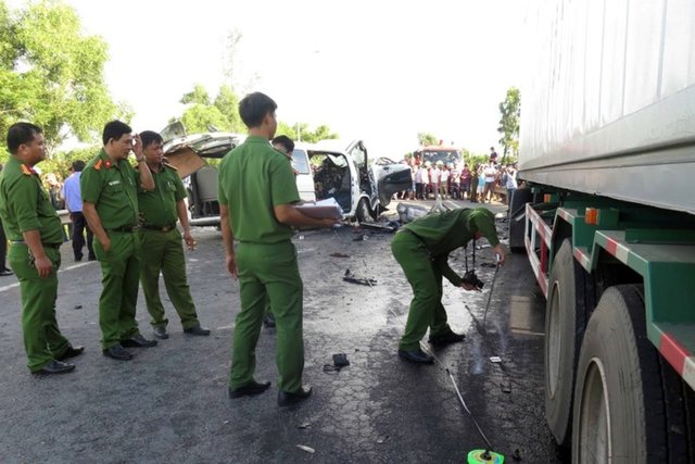 برخورد مرگبار کامیون با خودرو در جنوب‌ ویتنام