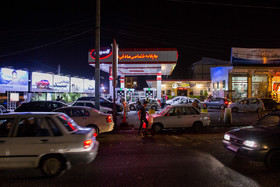 شلوغی پمپ بنزین‌های شهر رشت  درپی شایعه  قحطی «بنزین»