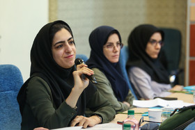 خبرنگار ایسنا در نشست خبری سی و هفتمین جشنواره تئاتر فجر