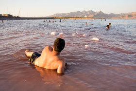 قرمز شدن رنگ دریاچه ارومیه