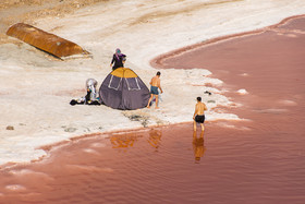 قرمز شدن رنگ دریاچه ارومیه