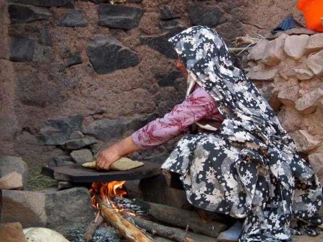 نانی که شهری شد نان تافتون