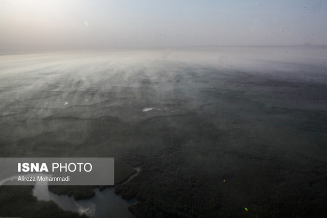 دود آتشسوزی هورالعظیم روی خوزستان / آرشیو انتشار دود آتشسوزی بخش عراقی هورالعظیم در خوزستان