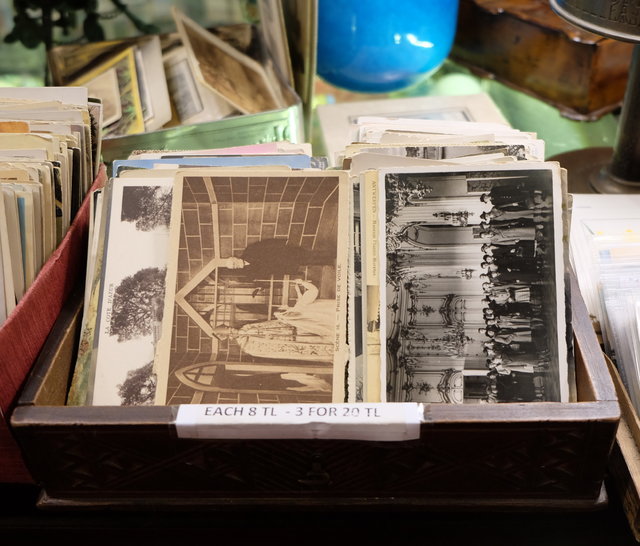 کاسبی با آلبوم‌های خانوادگی در مغازه‌های خاطره‌فروشی