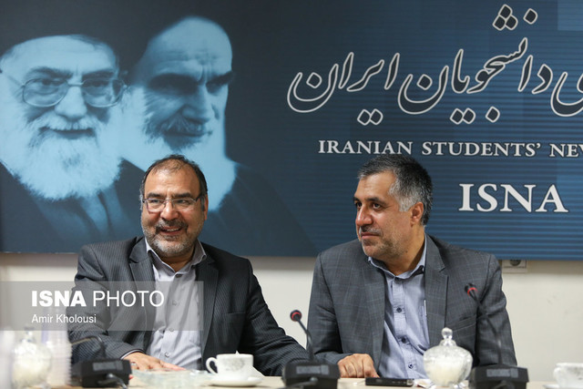 خبرنگاران نبض جامعه هستند