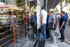 بازار ارز در اولین روز فعالیت رسمی صرافی‌ها