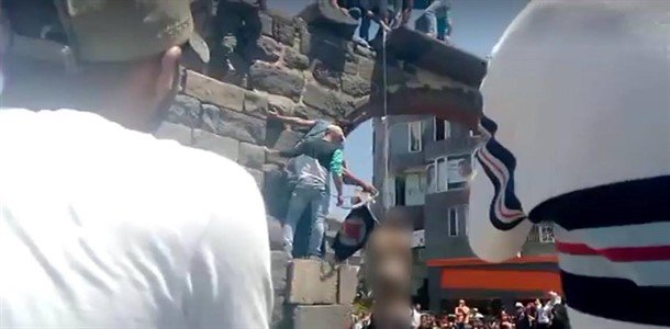 انتقاد به اعدام یک داعشی در شهر سویدای سوریه
