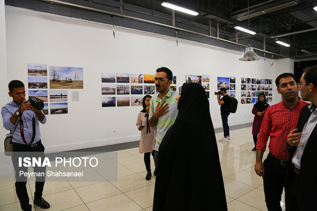 نمایشگاه دوسالانه عکس ایسنا جرقه نشست‌های فرهنگی داخل استانی است