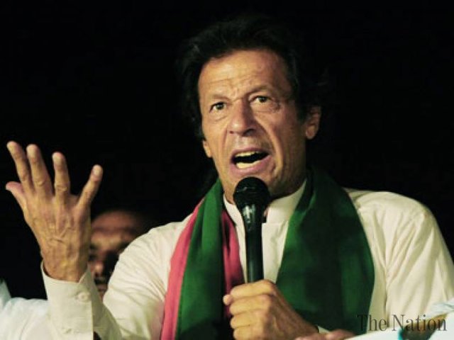 عمران خان: آمریکا به جای سپر بلا کردن پاکستان، جنگ در افغانستان را ارزیابی کند