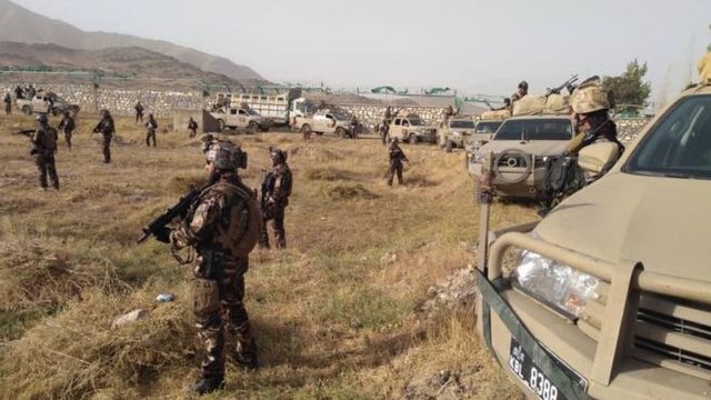 ادامه جنگ در حومه شهر غزنی و مقاومت شدید نیروهای دولتی در برابر طالبان