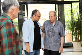 حضور علی نصیریان، مازیار میری و رضا کیانیان در خانه عزت‌الله انتظامی