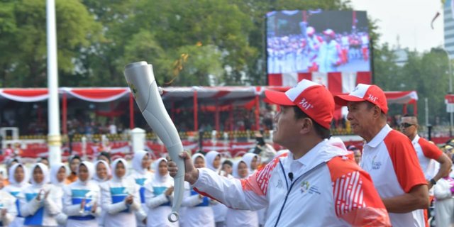 مراسم حمل مشعل بازیهای آسیایی در روز استقلال اندونزی + تصاویر