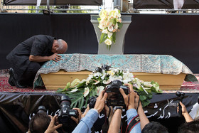 تشییع پیکر عزت الله انتظامی