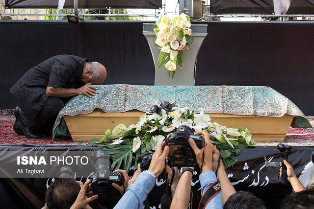 بدرقه"عزت سینمای ایران" /«"انتظامی" تاریخ ملی ایران است» تشییع پیکر عزتالله انتظامی