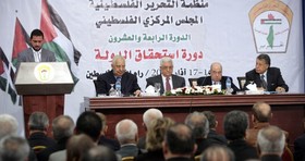 تلاش محمود عباس برای انحلال پارلمان فلسطین و جایگزینی شورای مرکزی "ساف" به جای آن