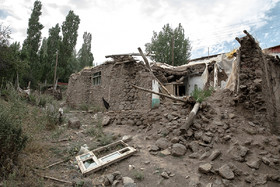 برخی از خانه‌های رهاشده روستای مورستان با گذشت زمان رو به ویرانی گذاشته‌اند.