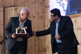 اهدای تندیس شیرسنگی به برگزیدگان دهمین جشن مستقل سینمای مستند ایران