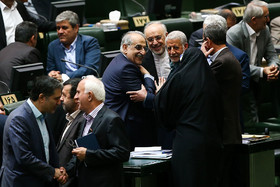 مسعود کرباسیان ، وزیر اسبق اقتصاد که با عدم رای اعتماد نمایندگان از وزارت اقتصاد کنار گذاشته شد