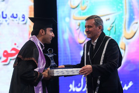 تقدیر از دانشجویان نمونه در سومین جشن دانش‌آموختگی دانشجویان دانشگاه خواجه نصیر الدین طوسی