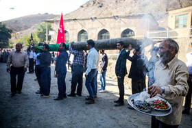 مراسم خیمه پوشان در روستای پیوژن مشهد