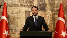  آمریکا برای رهبری اقتصاد جهانی قابل اعتماد نیست