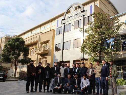 دانشجویان دانشگاه مذاهب