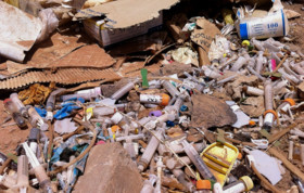 کوه زباله‌های خطرناک بیمارستانی در آرادکوه + فیلم