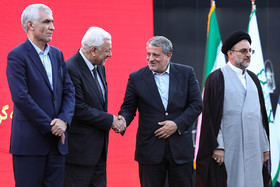 محسن هاشمی رفسنجانی ،راجح الموسوي سفیر عراق و محمد علی افشانی در آیین اهتزاز پرچم ۱۰۰۰ متری یاحسین