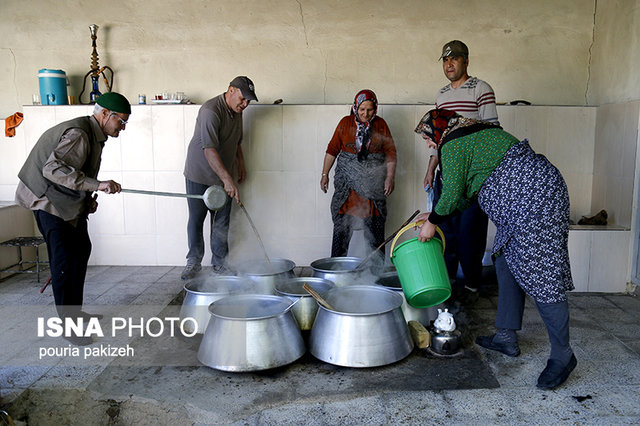 آئین سنتی شیره‌پزی در «مانیزان» برگزاری می‌شود