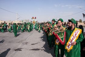 کاروان نمادین کربلا در خمینی‌شهر