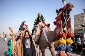 کاروان نمادین کربلا در خمینی‌شهر