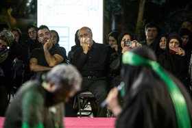 اجرای تعزیه در شب تاسوعا در مقابل خانه هنرمندان ایران