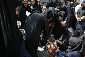 مراسم حلواپزان توسط زنان در بازار تهران