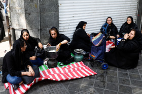 مراسم حلواپزان توسط زنان در بازار تهران