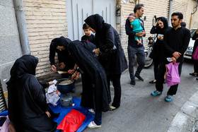 مراسم حلواپزان توسط زنان در بازار تهران